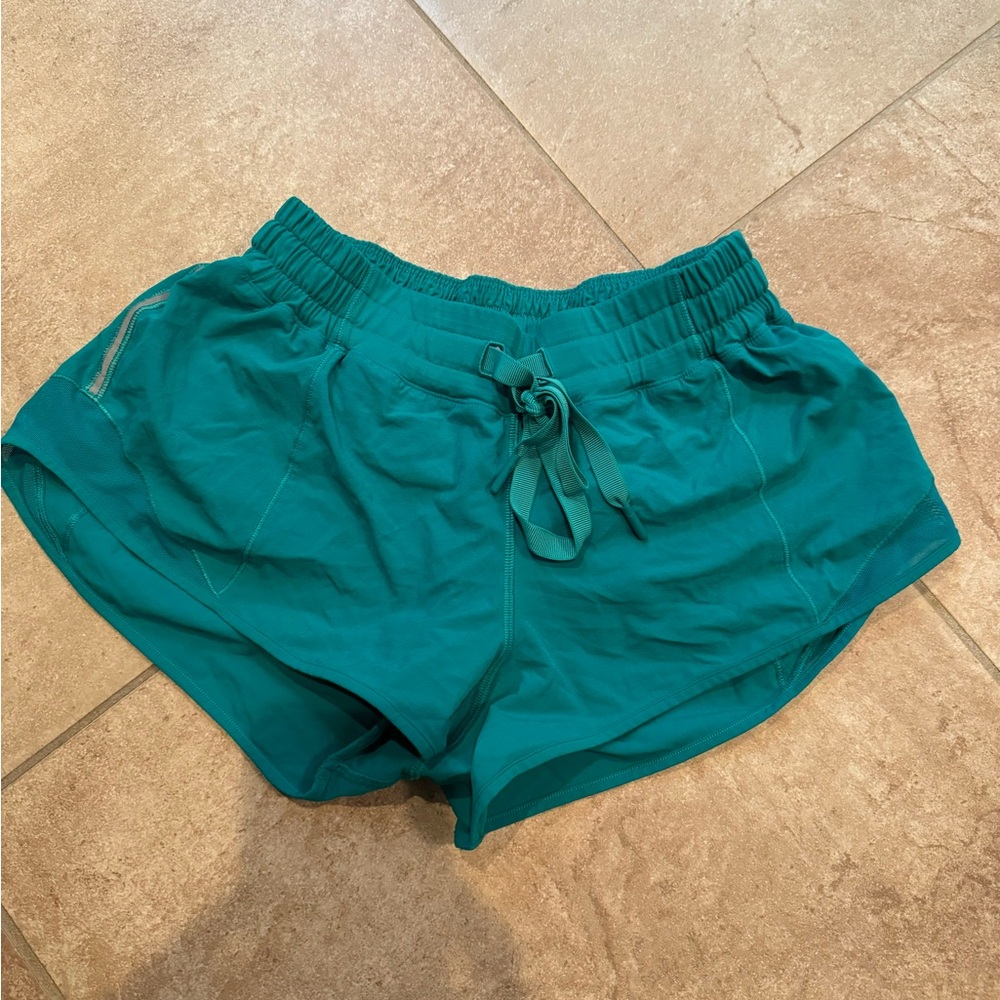 Lululemon hotty hot shorts 2.5”